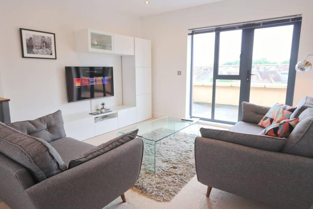 Contemporary 2 Bedroom With Parking Leilighet *
